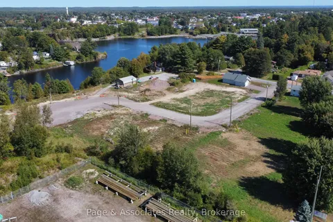 12 Moon Court, ON P2B 2E7