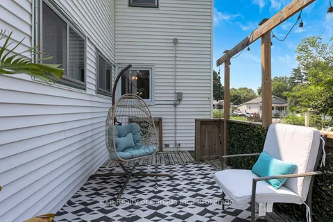 9 Oakwood Avenue, ON N3Y 1H4