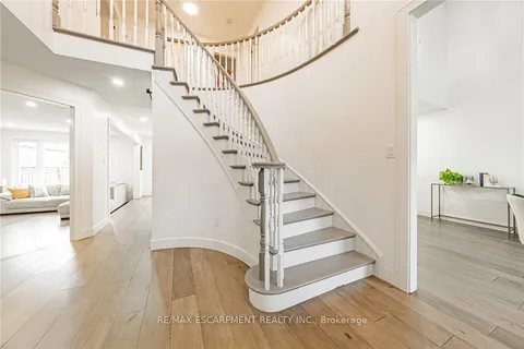 6 Windmill Place, ON L9M 6V9