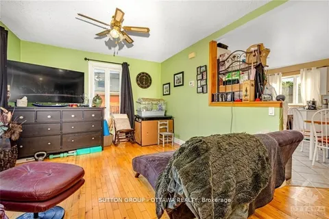 846 St Laurent Boulevard, ON K1K 3A9