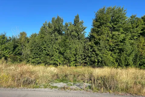 124 Derbeyshire Street, ON K2W 0E7