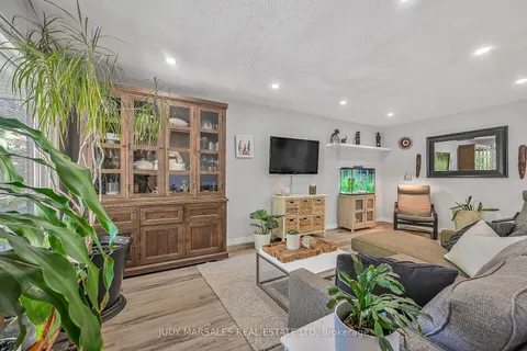 242 Macnab Street, ON L9H 2K3