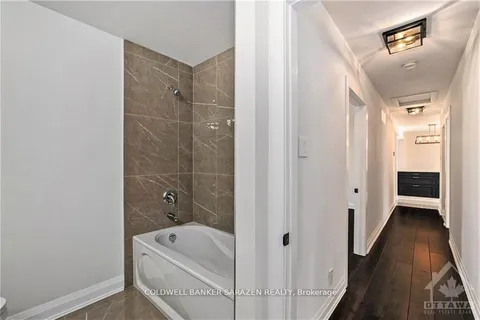 16 TURTLEBACK Way, ON K2S 1P6