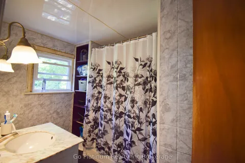 39 Young Street, ON N4G 3H6