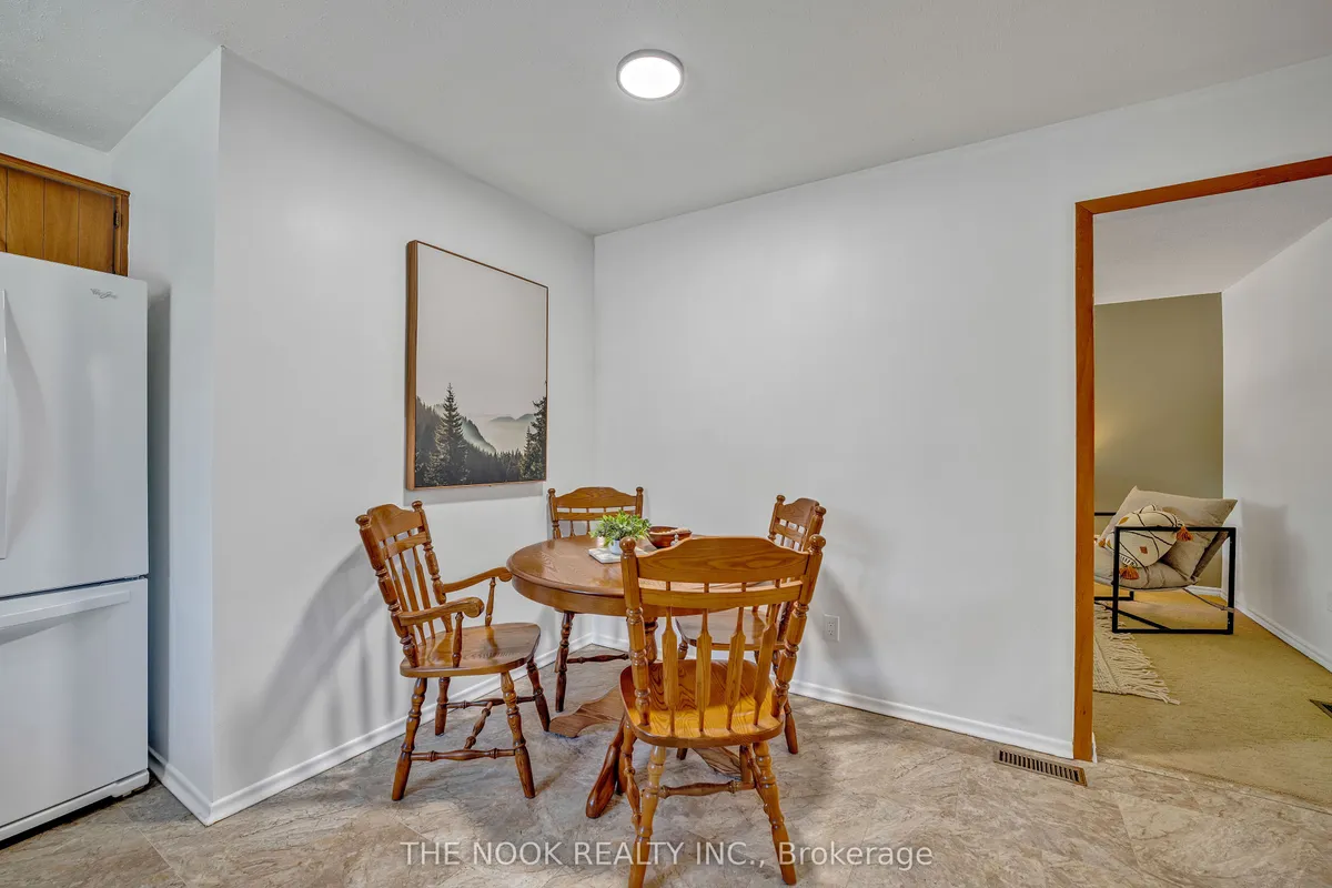 21 Rideau Crescent, ON K9J 1G7