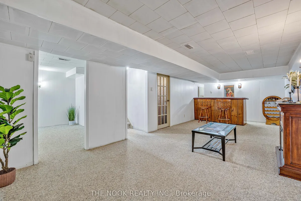 21 Rideau Crescent, ON K9J 1G7