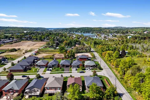 11 Old Trafford Drive, ON K0L 1Y0