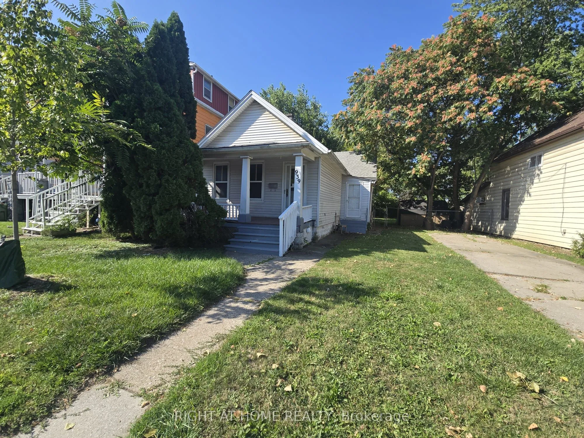 939 Wellington Street, ON N9A 5K2
