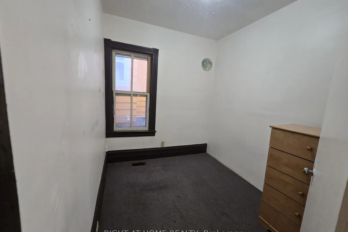 939 Wellington Street, ON N9A 5K2