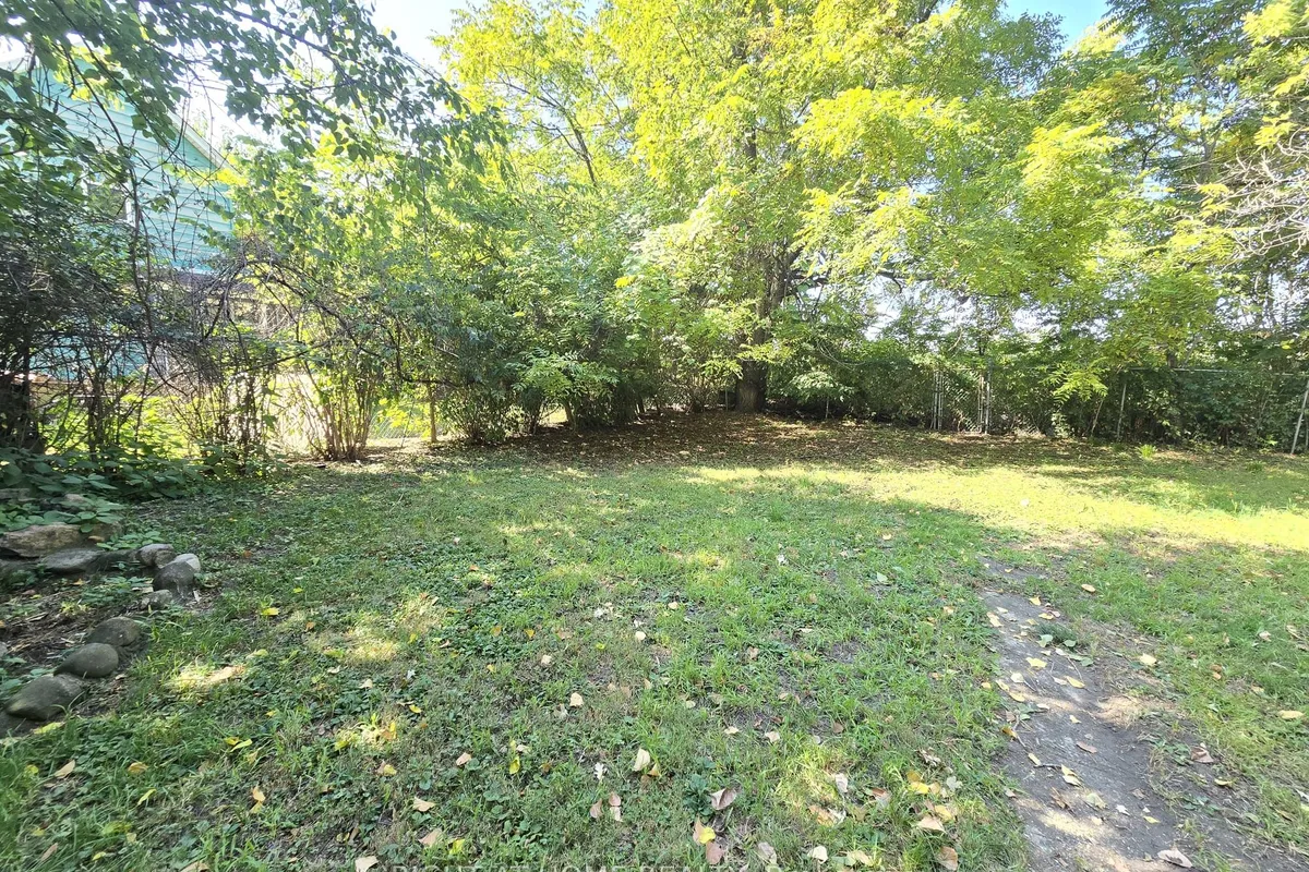 939 Wellington Street, ON N9A 5K2