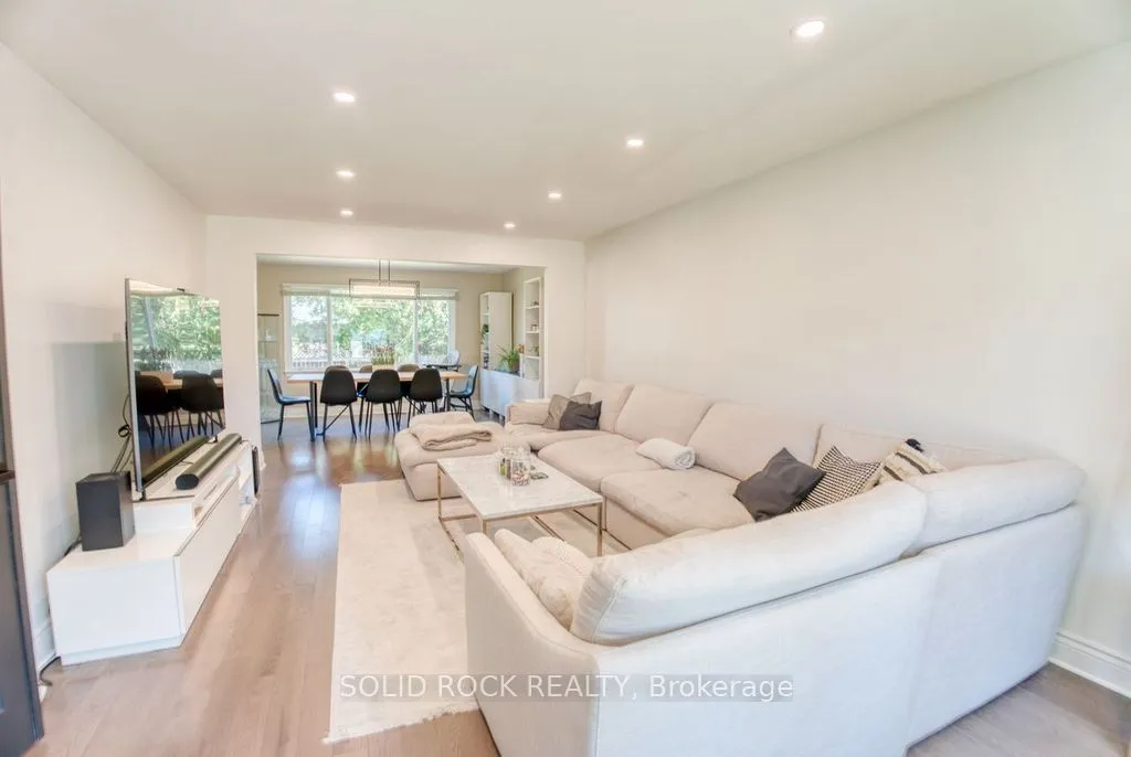 13 Weatherwood Crescent, ON K2E 7C5