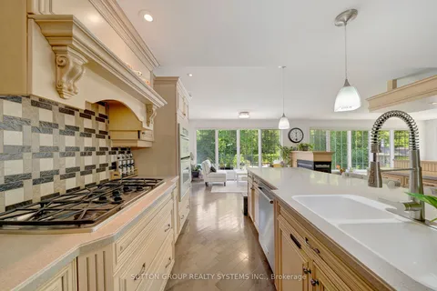 8017 Hampton Court, ON L2H 2R4