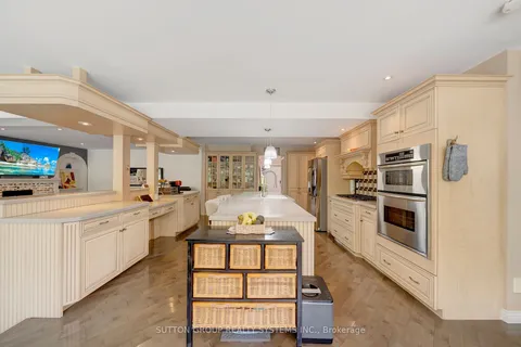 8017 Hampton Court, ON L2H 2R4