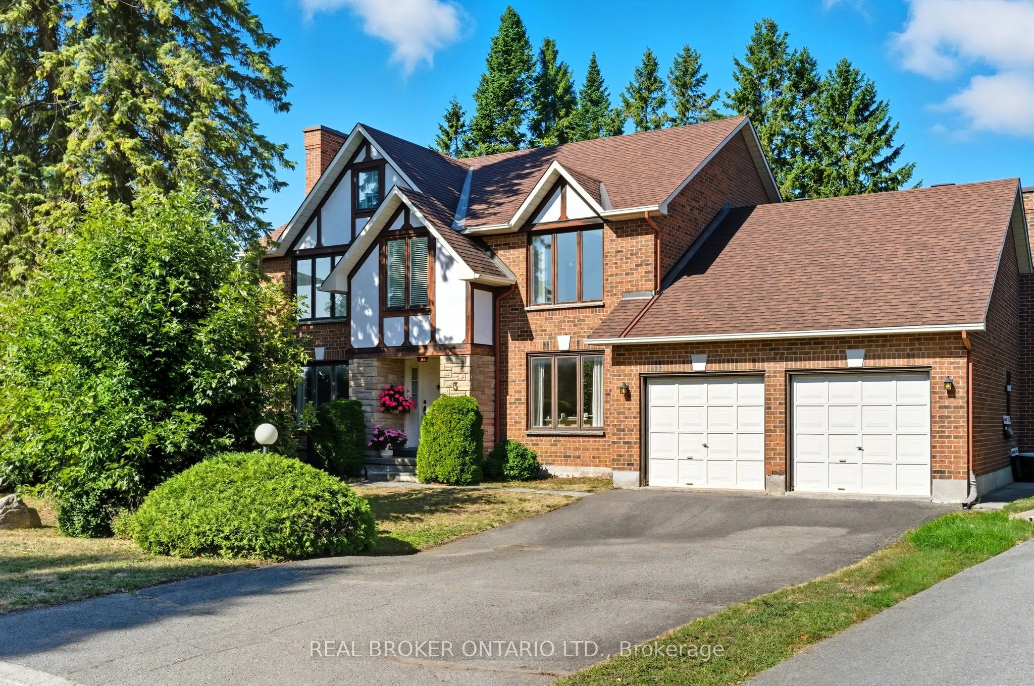 3 Red Oaks Trail, ON K2S 1E2