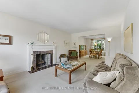 3 Red Oaks Trail, ON K2S 1E2