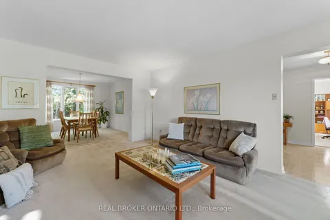 3 Red Oaks Trail, ON K2S 1E2