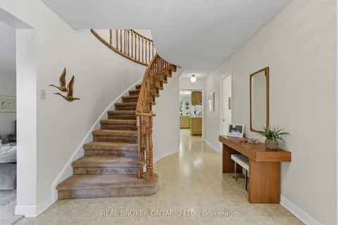 3 Red Oaks Trail, ON K2S 1E2