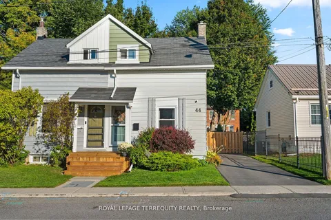 44 Young Street, ON L1A 1M6