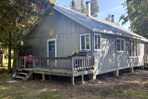 PL27561 LT 3 PL M978 N/A, ON P4N 7C5