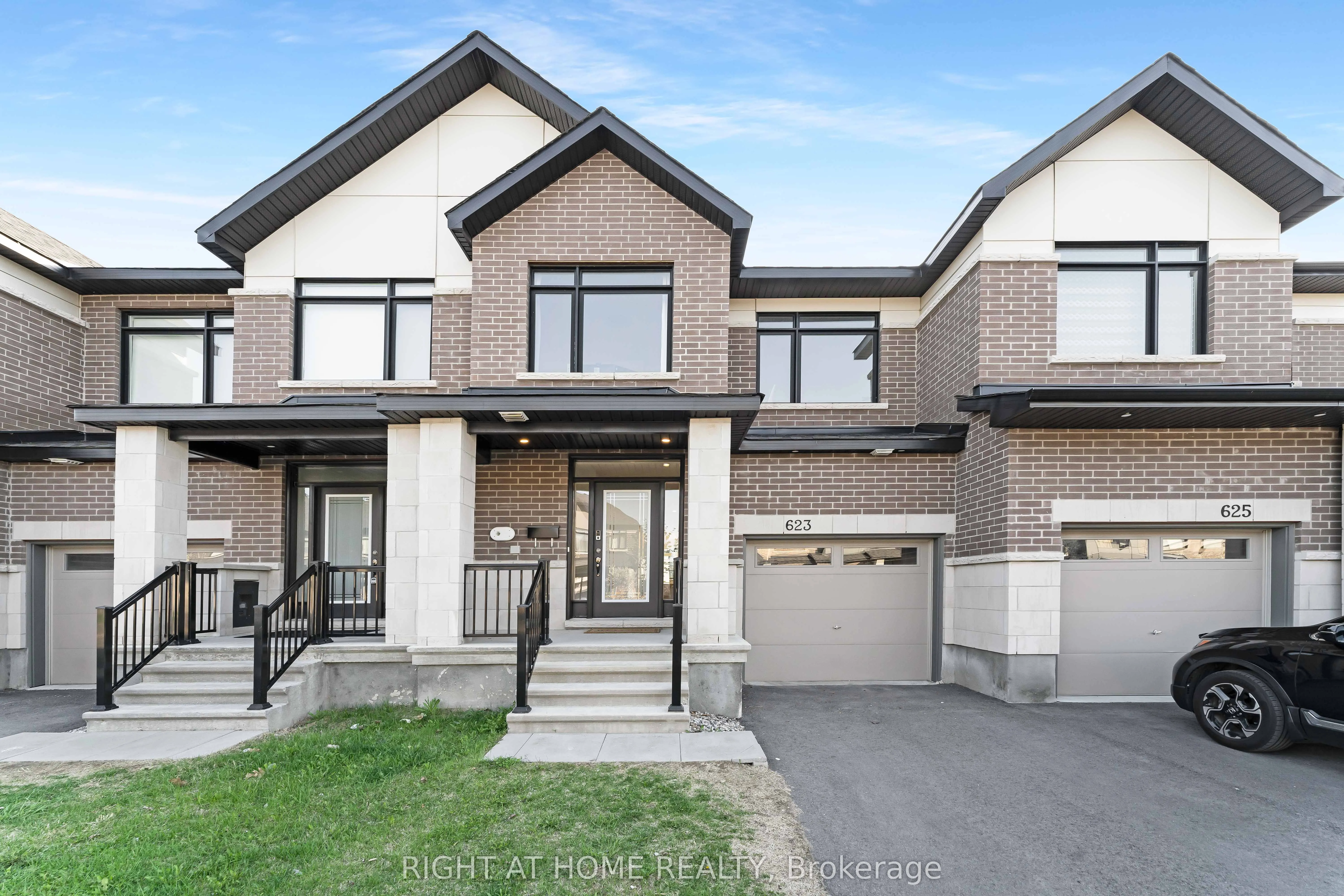 623 Rathburn Lane, ON K1T 0V7