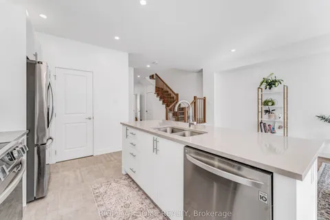 623 Rathburn Lane, ON K1T 0V7