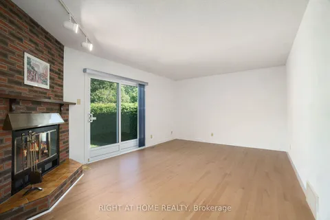 82 Nestow Drive, ON K2G 4L8