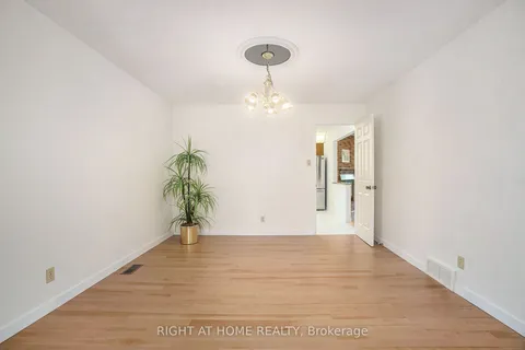 82 Nestow Drive, ON K2G 4L8