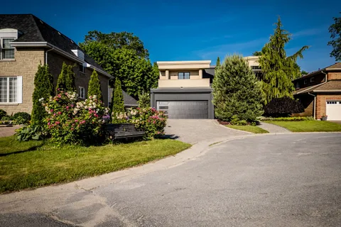 3 Authors Lane, ON K7M 7W7