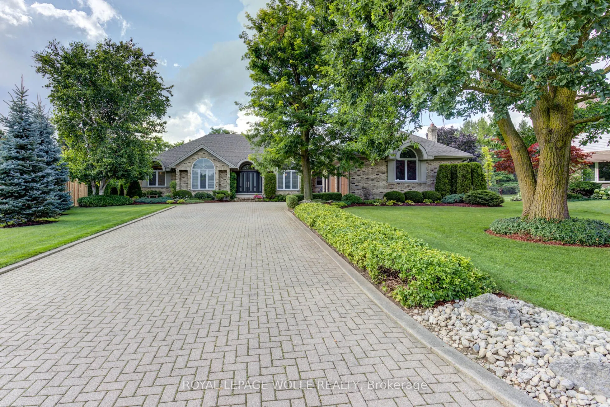 14 James Court, ON N0B 2M1