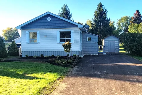 104 MEADOWS Drive, ON N4N 3B8