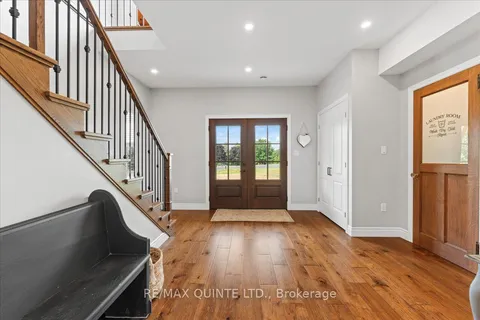 806 Newburgh Road, ON K7R 3L2