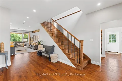 806 Newburgh Road, ON K7R 3L2