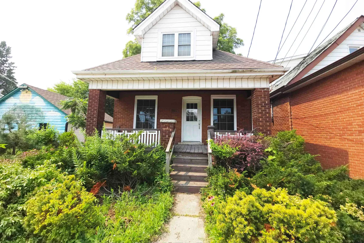 1504 King Street, ON L8K 1S8