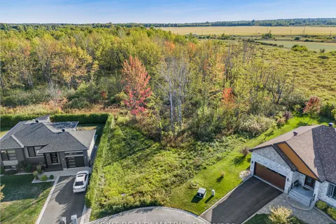 740 Roxane Crescent, ON K6A 3W9