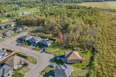 740 Roxane Crescent, ON K6A 3W9