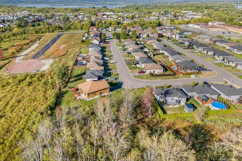 740 Roxane Crescent, ON K6A 3W9