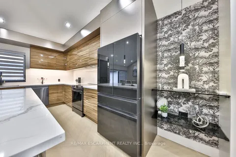 55 West 22nd Street, ON L9C 4N5