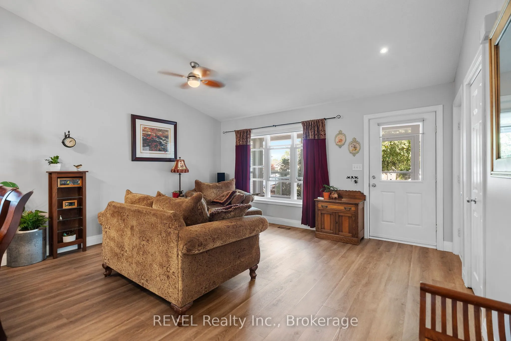 8116 WOODSVIEW Crescent, ON L2H 3G3