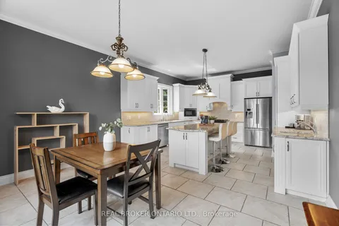 525 Tullamore Street, ON K1X 0A2