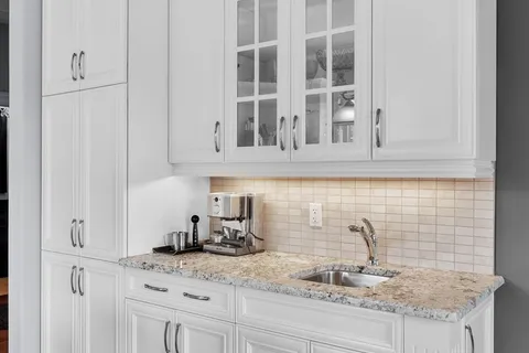 525 Tullamore Street, ON K1X 0A2