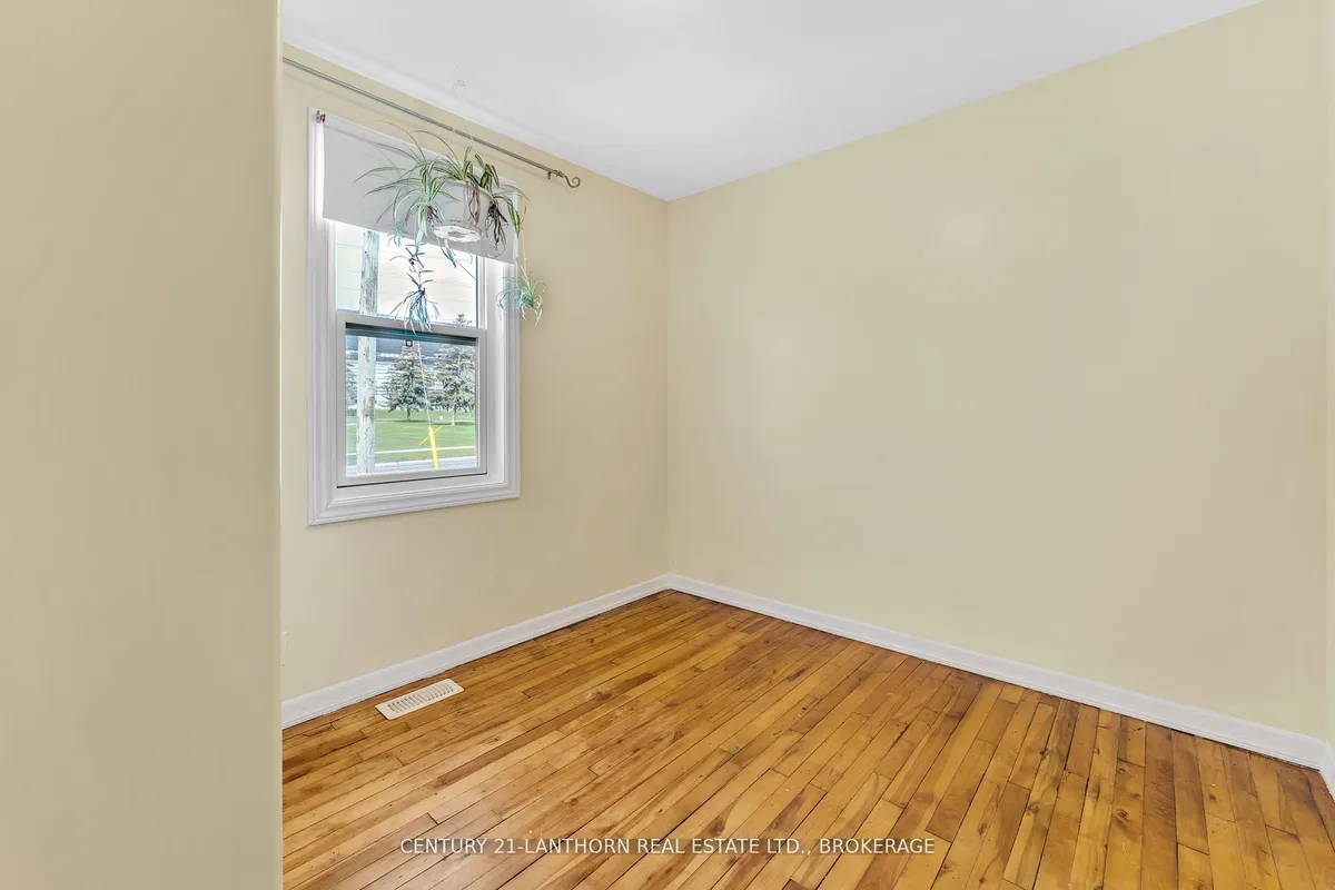 77 Portsmouth Avenue, ON K7M 1V4