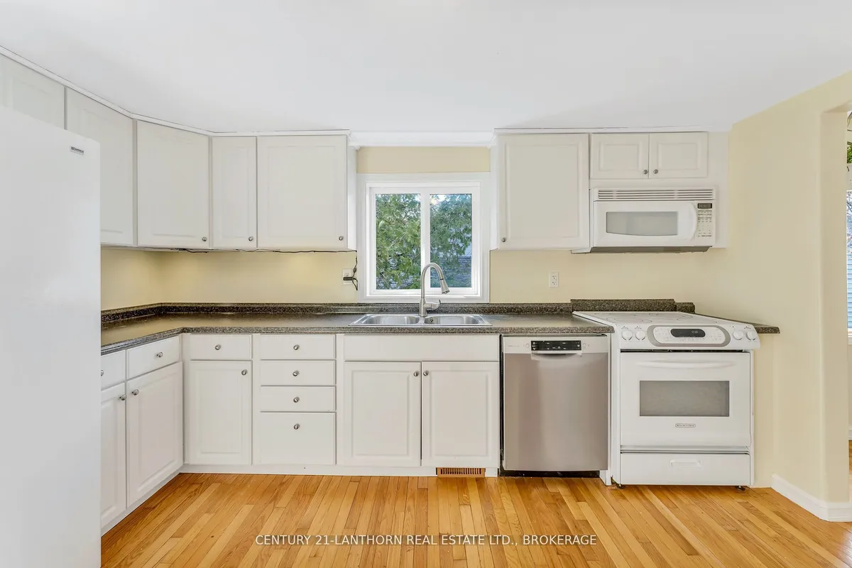 77 Portsmouth Avenue, ON K7M 1V4