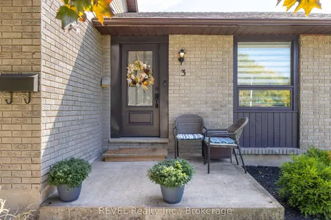 3 Newleaf Crescent, ON L3C 6B4