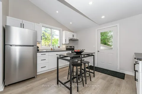 164 Suffolk Street, ON N1H 2J8