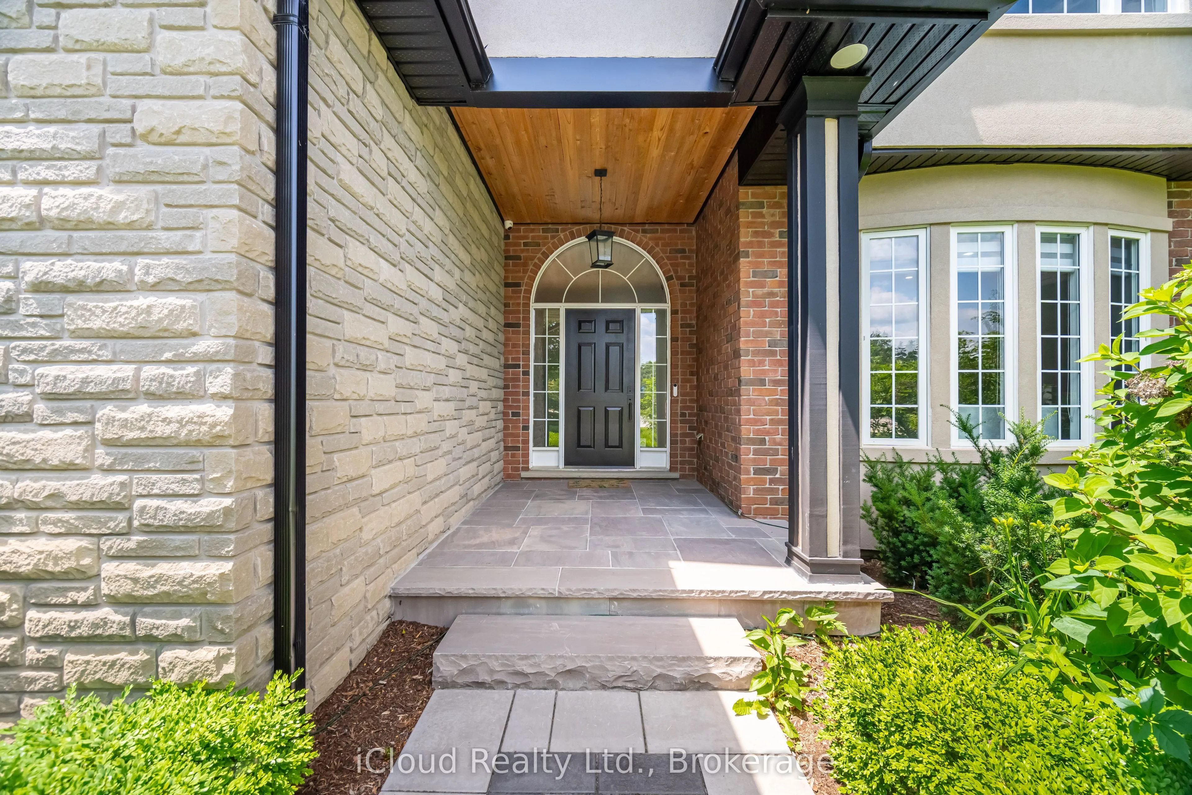 4 Deer View Ridge, ON N1H 6H9