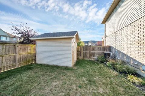 37 Meadow Wood Crescent, ON L8J 3Z7