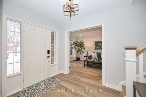 8007 Oakridge Drive, ON L2H 2W1