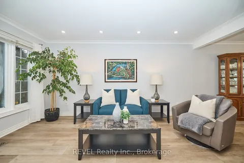 8007 Oakridge Drive, ON L2H 2W1