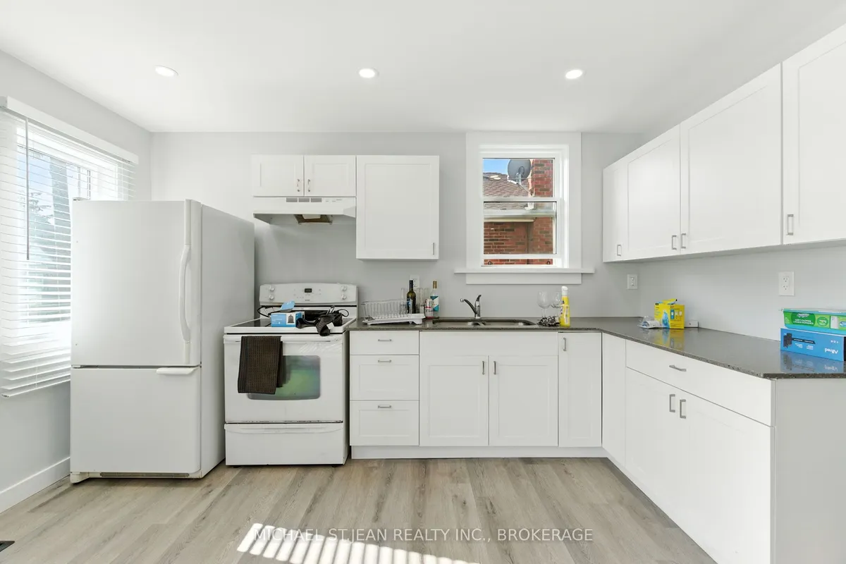 74 East 14th Street, ON L9A 4B5