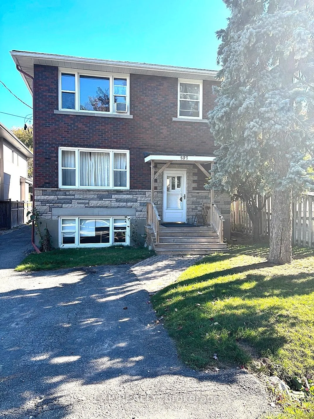 527 Laderoute Avenue, ON K1Z 5V9